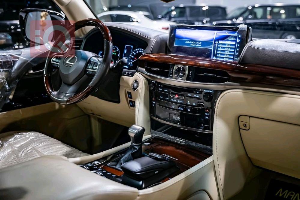 Lexus LX